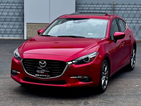Used 2018 MAZDA MAZDA3 Grand Touring image 3