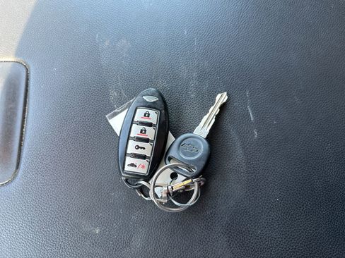 Used 2011 Chevrolet Silverado 1500 LT w/ All-Star Edition image 7