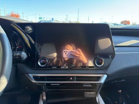 Used 2023 Lexus RX 350 Premium image 11