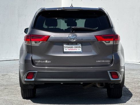 Used 2019 Toyota Highlander Limited Platinum AWD/4WD image 4