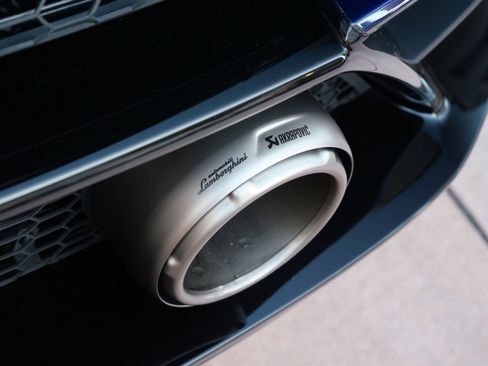 Used 2023 Lamborghini Huracan EVO image 11