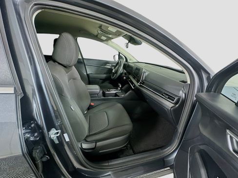 Used 2025 Kia Sportage LX FWD image 28