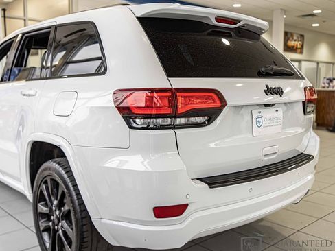 Used 2017 Jeep Grand Cherokee Altitude image 14