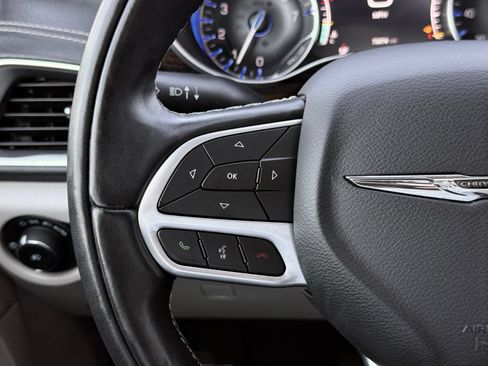 Used 2022 Chrysler Pacifica Limited FWD image 35