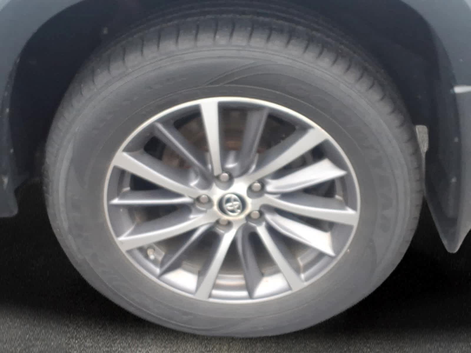 Used 2019 Toyota Highlander XLE AWD/4WD image 5