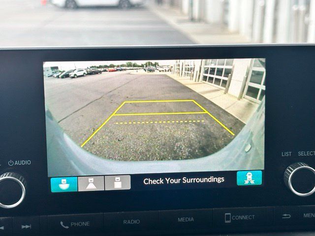 Used 2025 Honda Pilot Sport image 15
