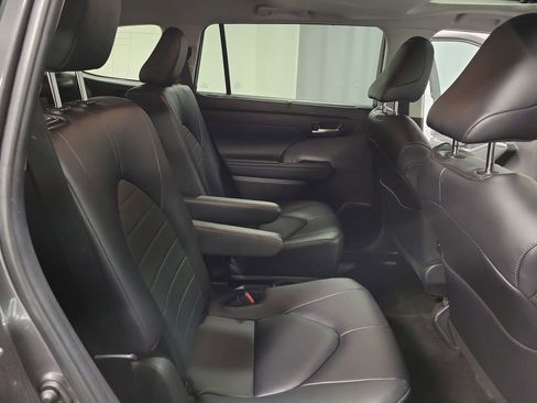 Used 2024 Toyota Highlander XLE image 23