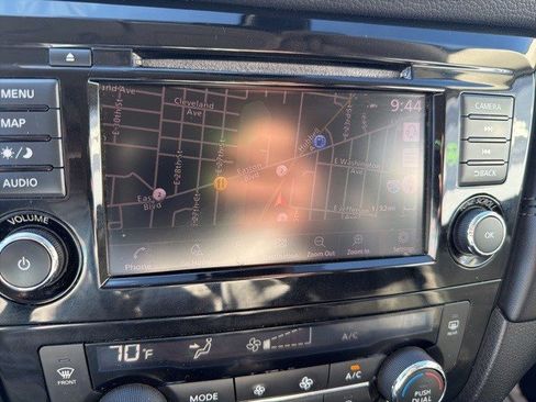 Used 2018 Nissan Rogue SL w/ Premium Package image 26