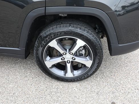 Used 2023 Jeep Grand Cherokee 4WD 4xe image 3