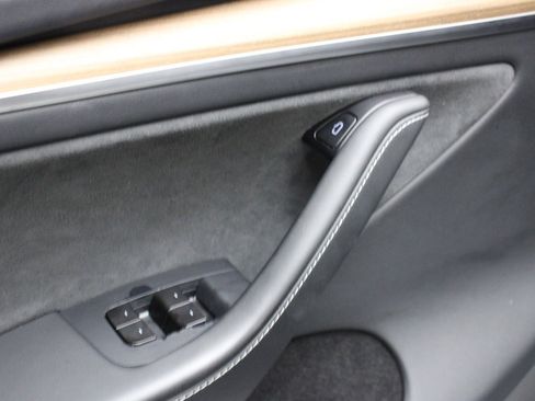 Used 2023 Tesla Model Y Long Range image 20