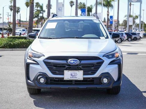 Certified 2025 Subaru Outback Premium AWD/4WD image 2