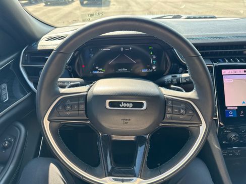 Used 2023 Jeep Grand Cherokee Trailhawk w/ Advanced Protech Group II AWD/4WD image 17