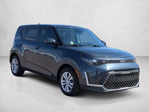 Used 2023 Kia Soul LX FWD image 3