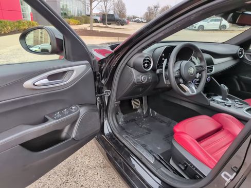 Used 2024 Alfa Romeo Giulia Veloce image 20