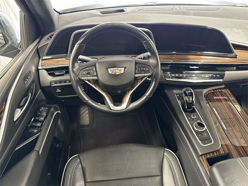 Used 2021 Cadillac Escalade Premium Luxury image 17