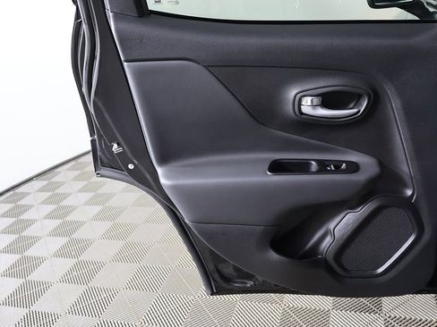 Used 2023 Jeep Renegade Latitude image 20