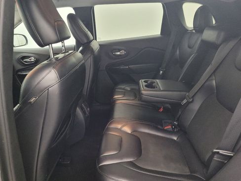 Used 2021 Jeep Cherokee Latitude Plus FWD image 18