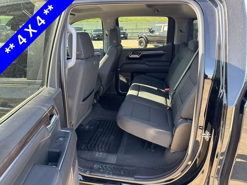 Used 2022 Chevrolet Silverado 1500 LT w/ Z71 Off-Road Package image 6