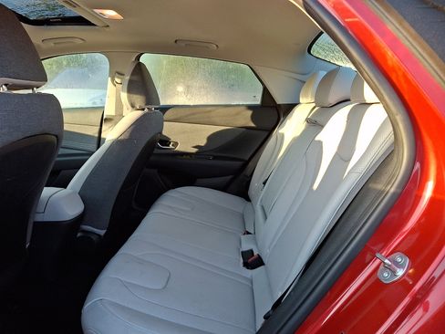 Certified 2023 Hyundai Elantra Limited FWD image 10