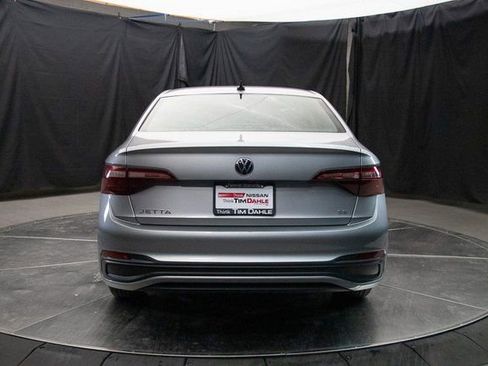 Used 2024 Volkswagen Jetta SE image 11