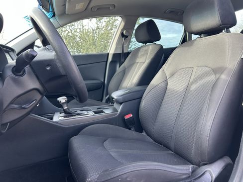 Used 2018 Kia Optima LX w/ 17" Alloy Wheels Package image 12