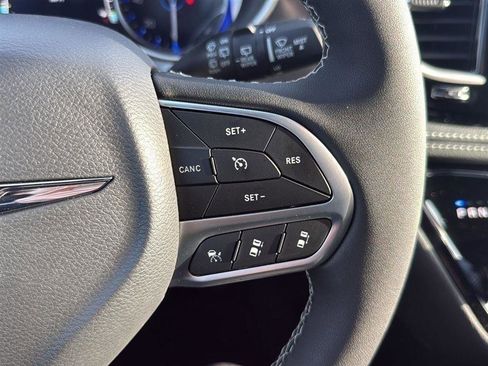 New 2026 Chrysler Pacifica Select image 17