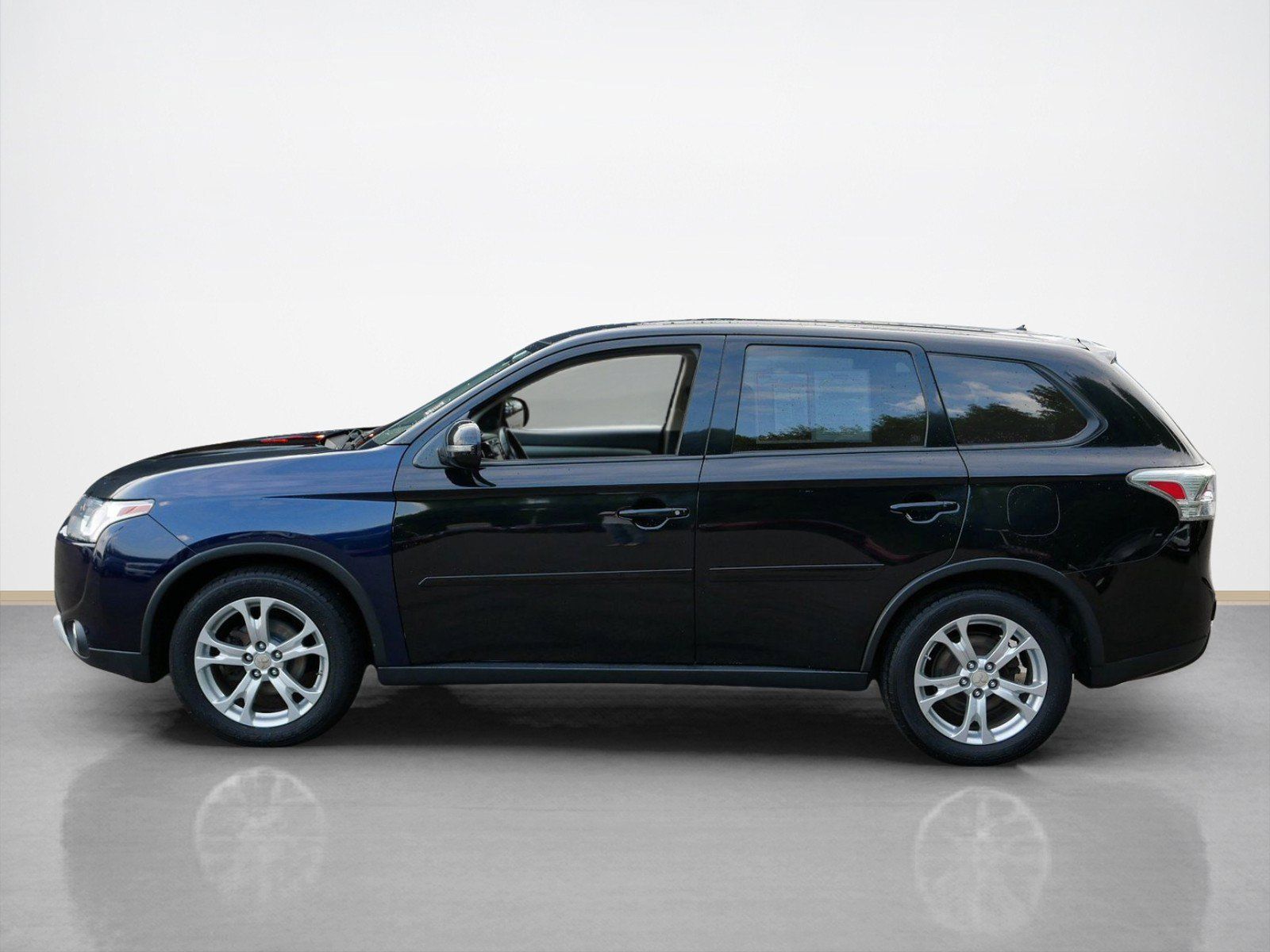 Used 2015 Mitsubishi Outlander SE AWD/4WD image 2