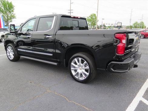 Used 2024 Chevrolet Silverado 1500 High Country w/ High Country Premium Package AWD/4WD image 5