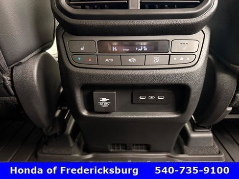 Certified 2025 Honda Pilot Elite image 34