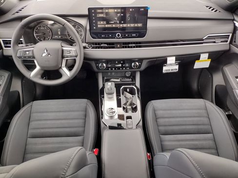 New 2026 Mitsubishi Outlander LE AWD/4WD image 2
