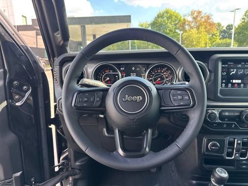 Used 2023 Jeep Wrangler Unlimited Sport AWD/4WD image 14