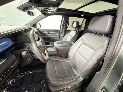 Used 2024 GMC Yukon Denali w/ Denali Reserve Package image 13