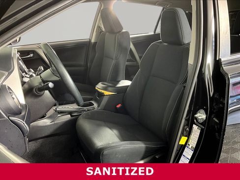 Used 2018 Toyota RAV4 XLE AWD/4WD image 19