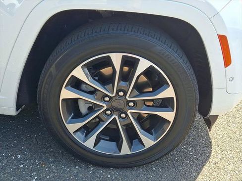 Certified 2023 Jeep Grand Cherokee Overland w/ Luxury Tech Group IV AWD/4WD image 9