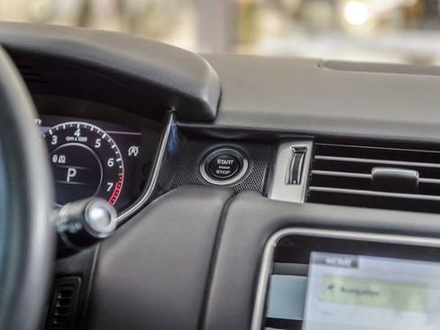 Used 2018 Land Rover Range Rover Sport HSE image 32