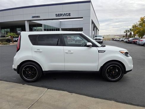Used 2016 Kia Soul ! image 3