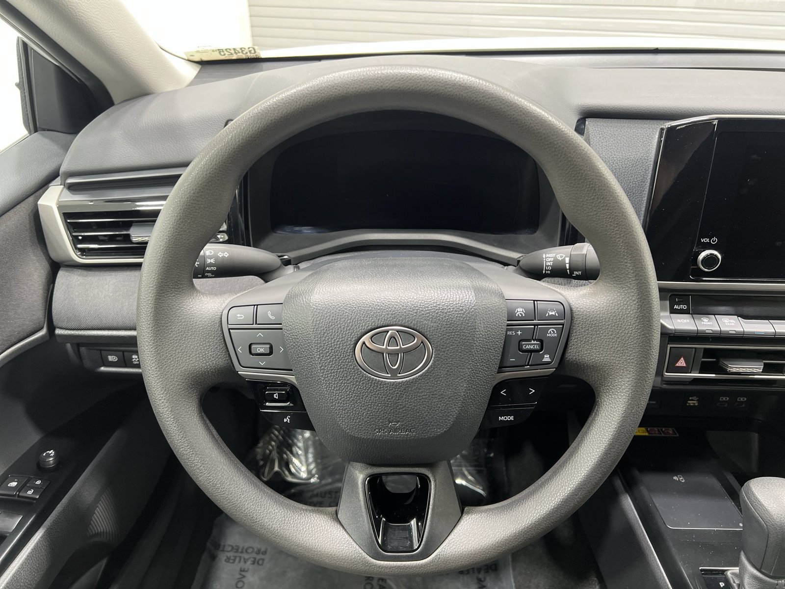 Used 2025 Toyota Camry LE FWD image 14
