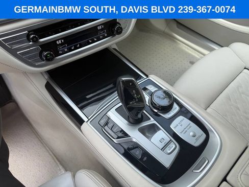 Used 2022 BMW ALPINA B7 xDrive AWD/4WD image 28