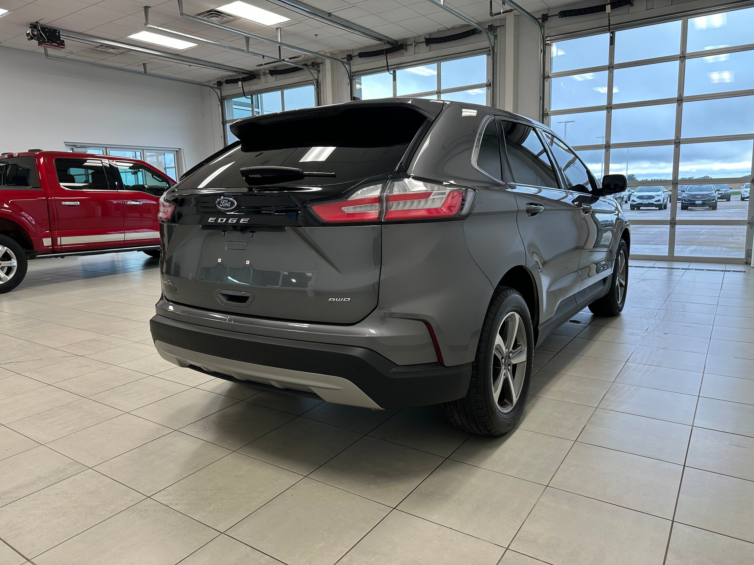 Used 2024 Ford Edge SEL w/ Convenience Package AWD/4WD image 5
