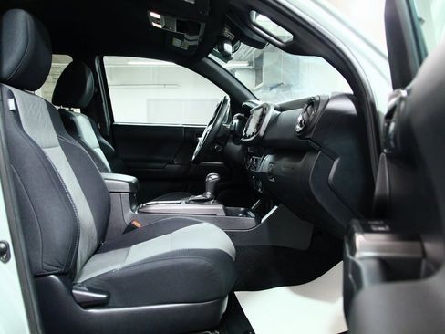 Used 2022 Toyota Tacoma TRD Sport image 23