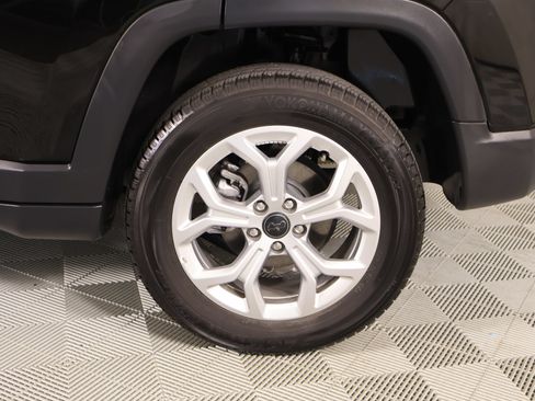 Used 2025 Jeep Compass Latitude AWD/4WD image 18