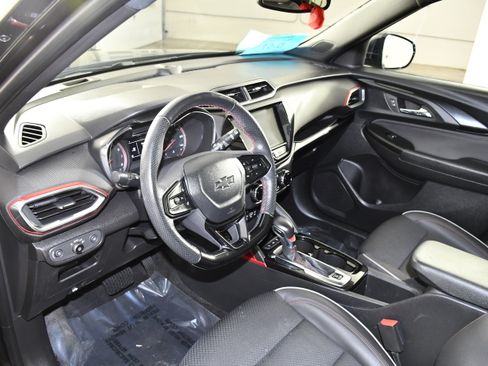 Used 2023 Chevrolet TrailBlazer RS w/ Sun and Liftgate Package AWD/4WD image 2