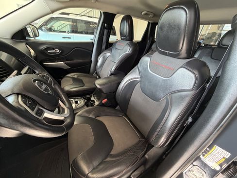 Used 2017 Jeep Cherokee Trailhawk w/ Cold Weather Group AWD/4WD image 11