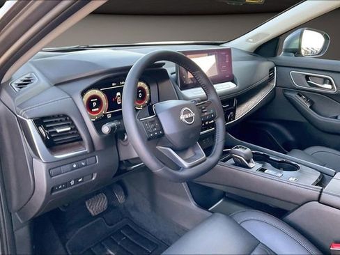 Certified 2025 Nissan Rogue Platinum w/ Platinum Premium Package image 12