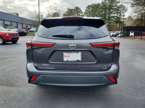 Used 2023 Toyota Highlander XLE image 8