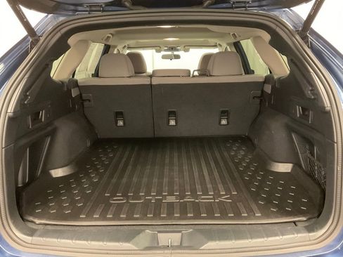 Used 2022 Subaru Outback Premium image 38