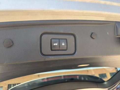 Used 2025 Nissan Pathfinder SV AWD/4WD image 23