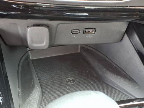 Used 2024 Chevrolet Trax RS w/ Sunroof Package FWD image 30