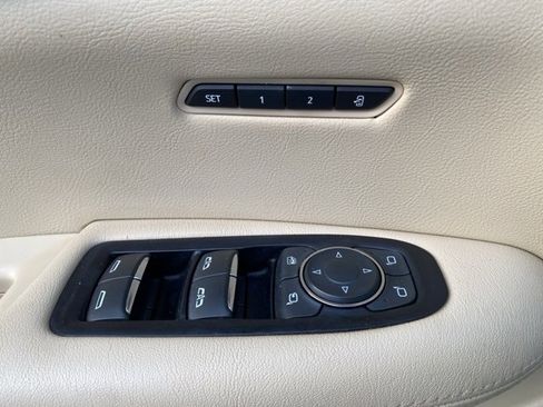 Used 2019 Cadillac XT5 Luxury image 31