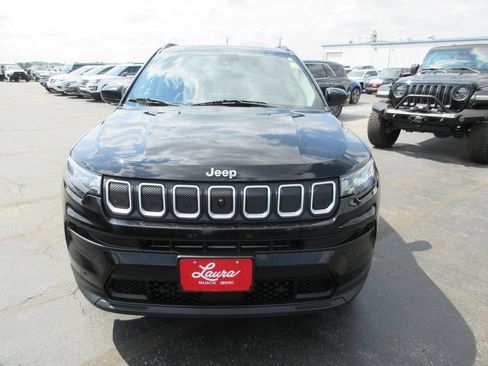 Used 2022 Jeep Compass Latitude w/ Sun and Sound Group AWD/4WD image 11